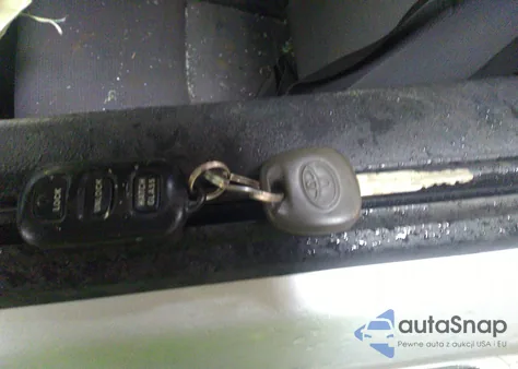 2005 Toyota Matrix Xr from USA, damaged, VIN 2T1LR32E95C427185